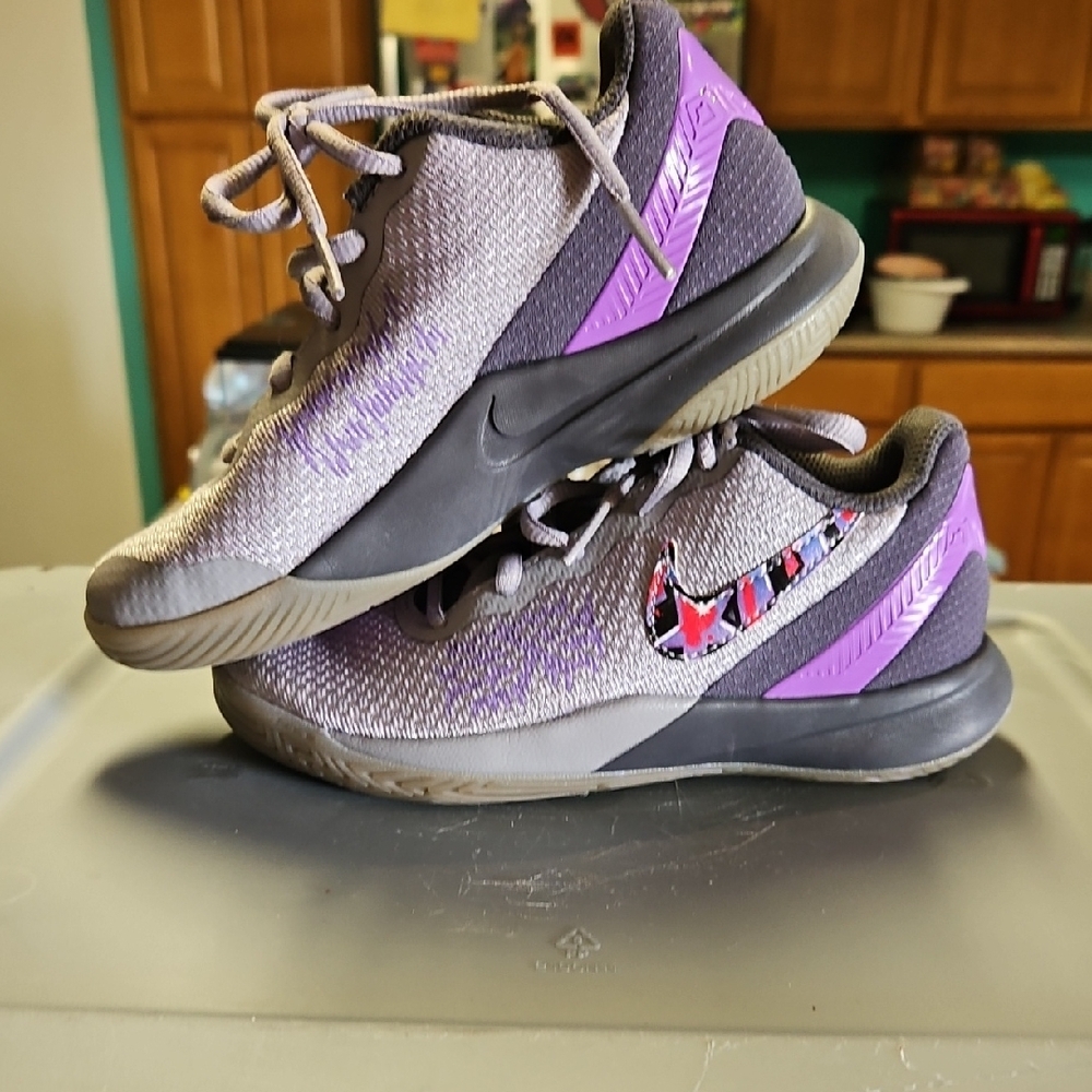 Nike Kyrie Flytrap II Basketball Shoes Youth 13C
